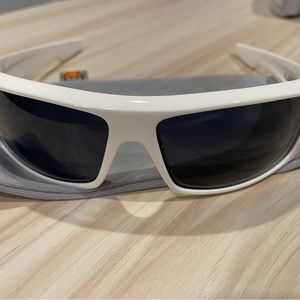 Like New SPY Optic Logan White/Black/Gray Polarized Lens